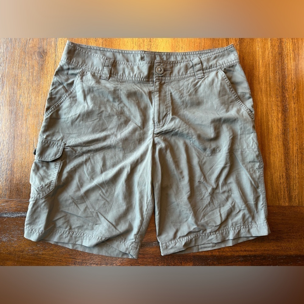 Columbia Women’s Grey Cargo Shorts- size 10